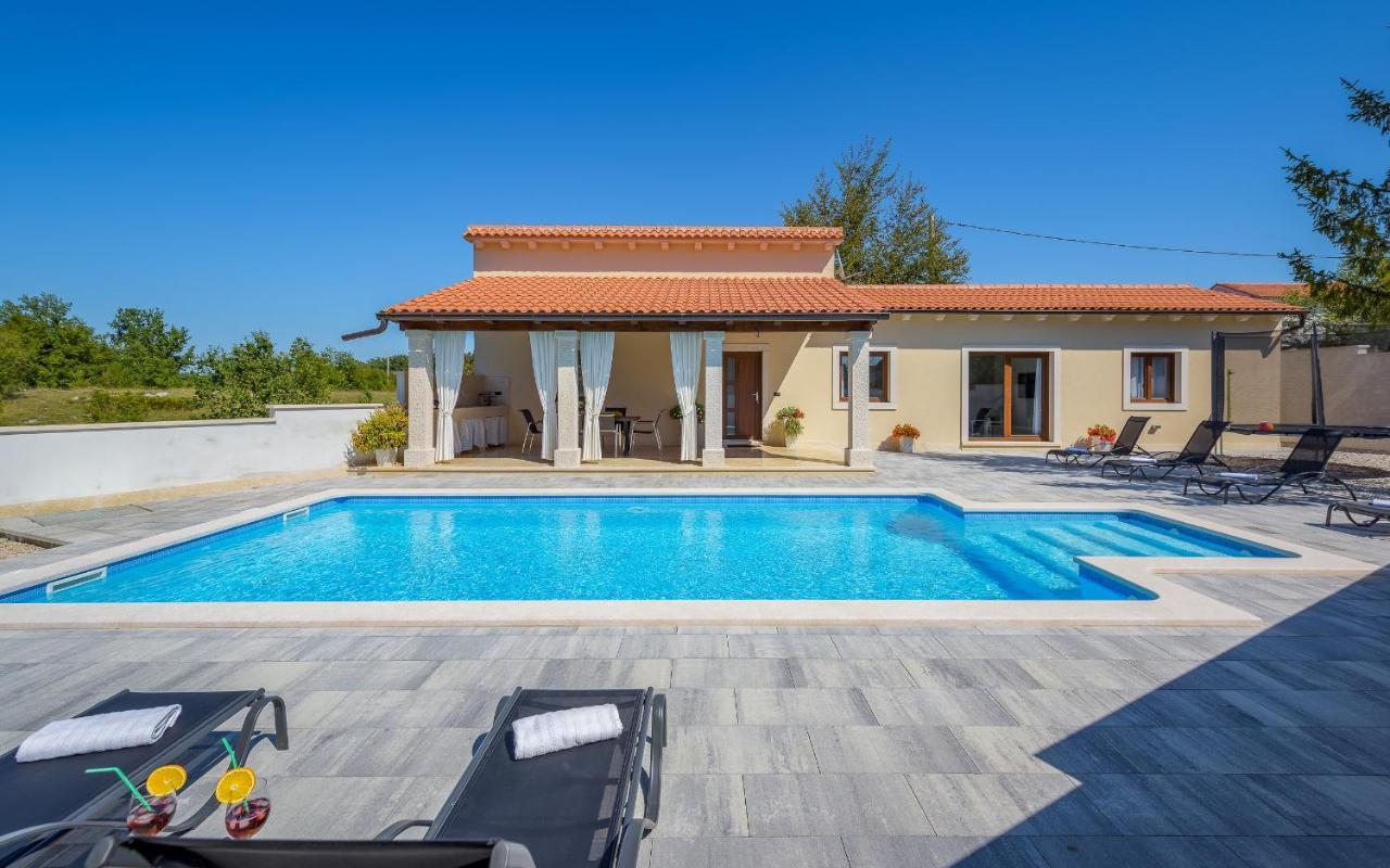 Villa Desapemani Žminj Kültér fotó