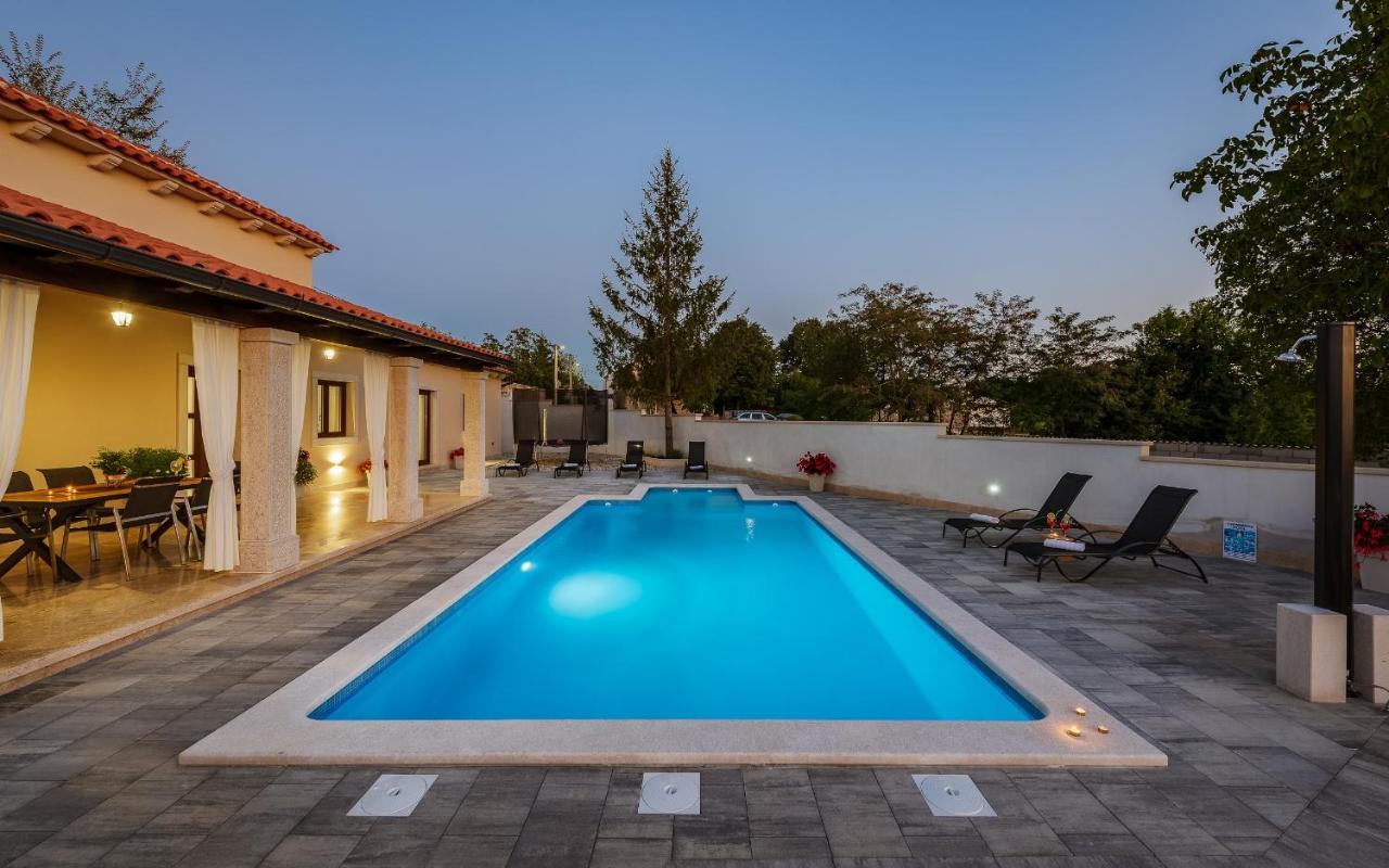 Villa Desapemani Žminj Kültér fotó