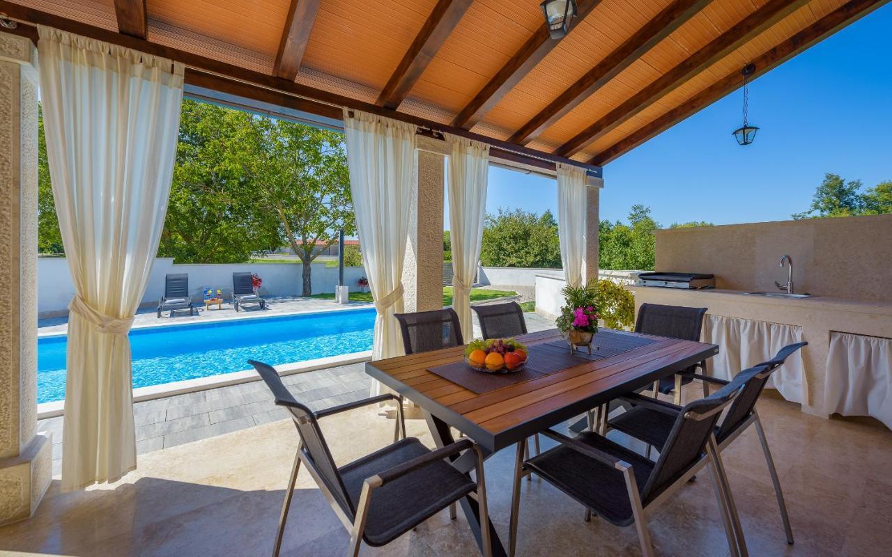 Villa Desapemani Žminj Kültér fotó