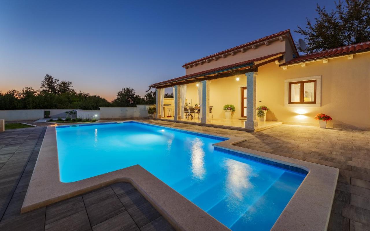 Villa Desapemani Žminj Kültér fotó